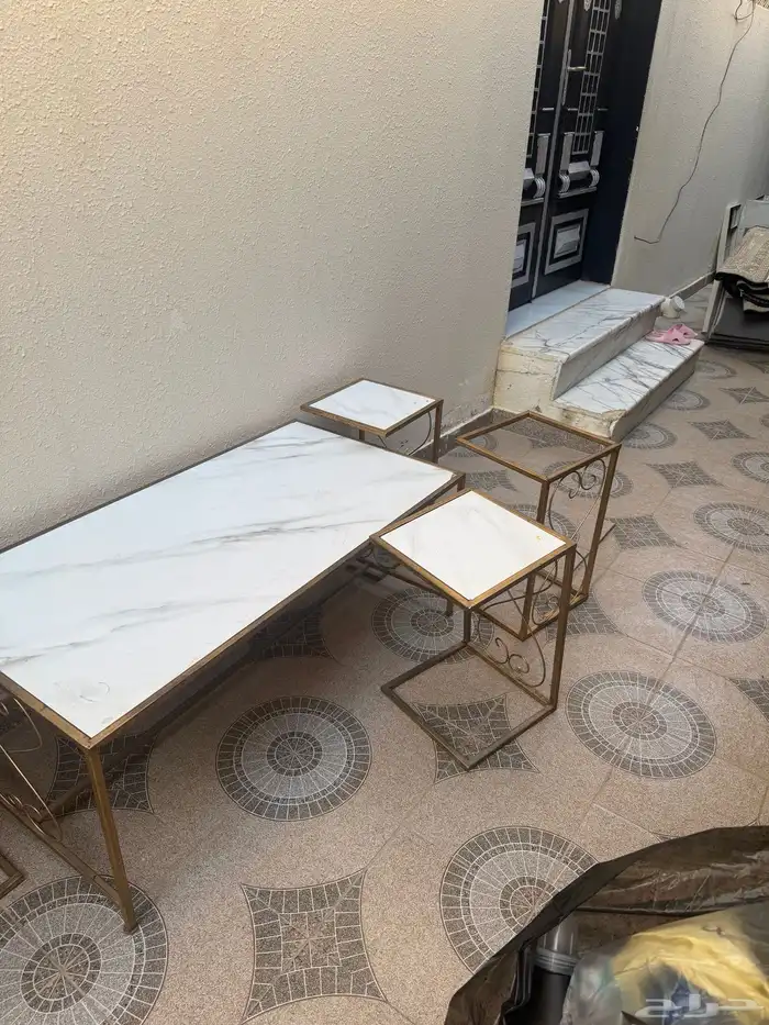 طاوله ضيافه مع اربع طاولات صغار 2