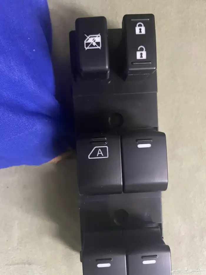 أزرار زجاج نيفارا مديل 2010 جديد في الكرتون 1