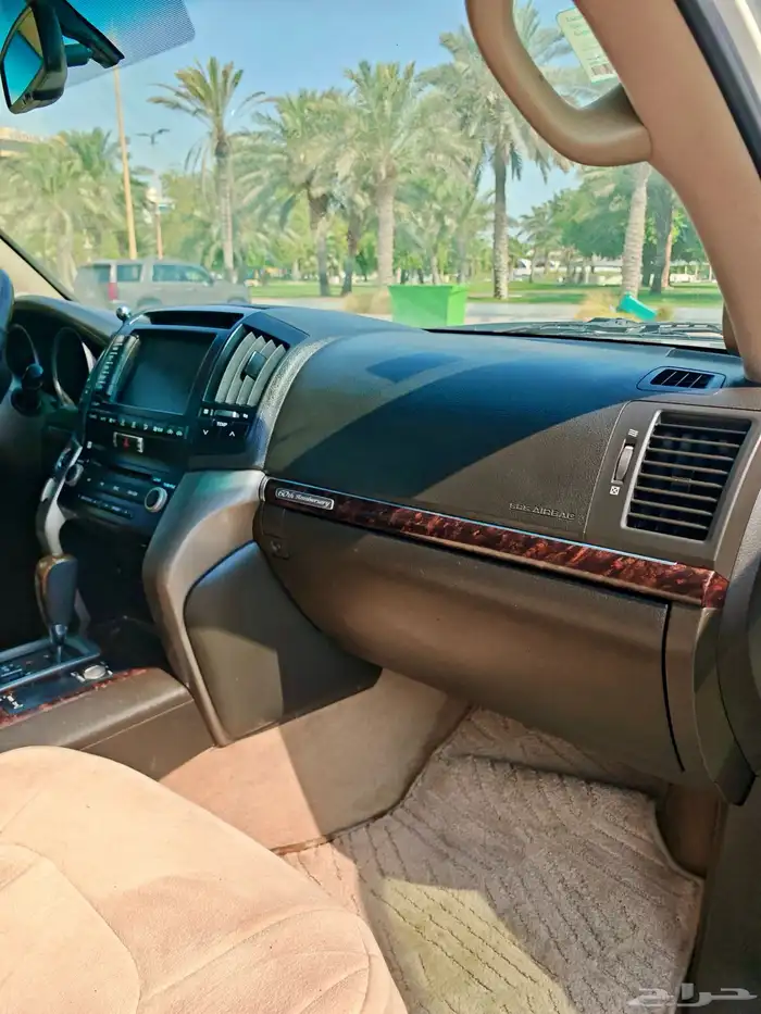 جيب لاندكروزر VXR فل كامل ستين عام 2011 56
