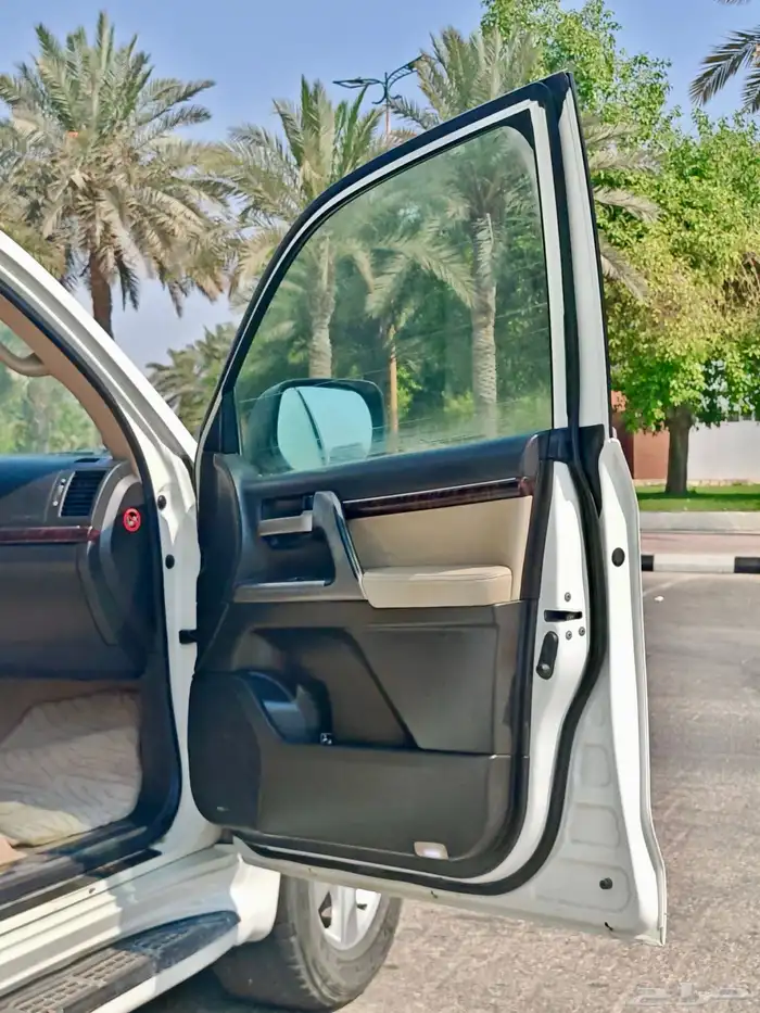 جيب لاندكروزر VXR فل كامل ستين عام 2011 52