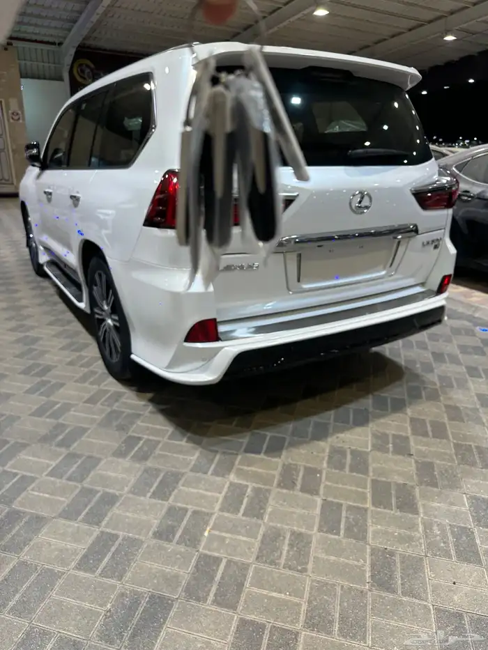 جيب لكزس LX570 سبورت 2020 فطيمي على الشرط 18