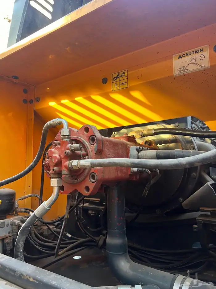 عدد 2 بوكلينات هونداي حجم 300 موديل 2014 و 2013 4