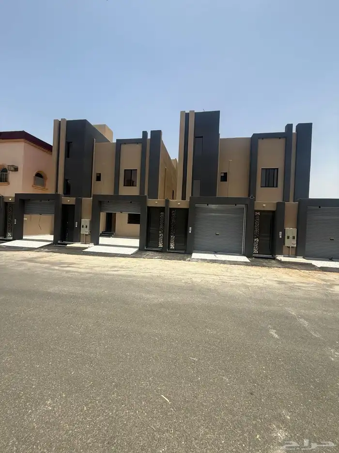 للبيع دور ارضي بحوش بعماره دورين شمال التضامن خميس مشيط 550 1