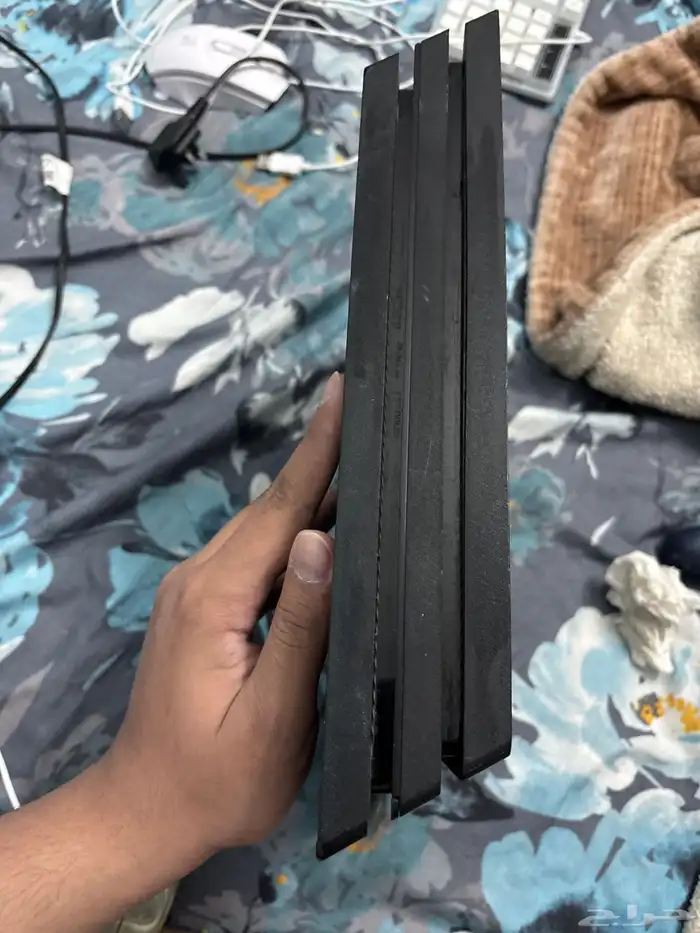 بلايستيشن برو واحد تيرا مع يد بلايستيشن الأصلية 3