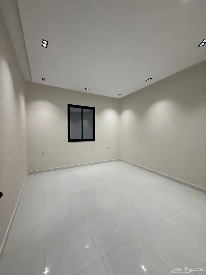 للبيع شقق ارضيه وشقق علويه غرب الخميس حي المعارض 13