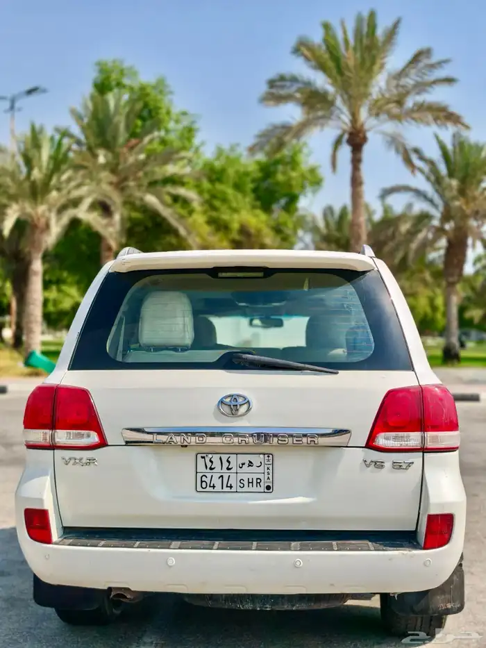 جيب لاندكروزر VXR فل كامل ستين عام 2011 16