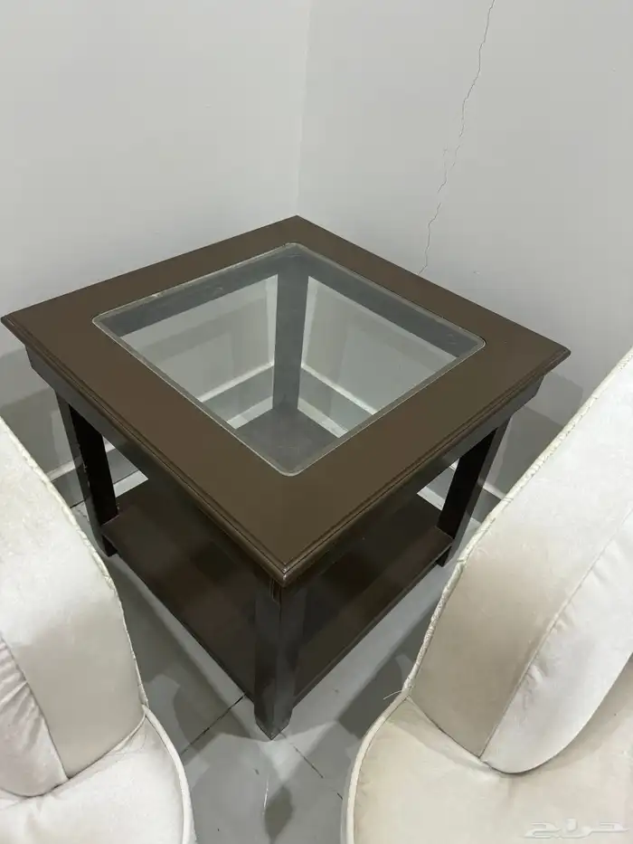 طاوله كبيره دورين من فوق زحاجي   9 طاولات خدمه   3 طاولات ز 3