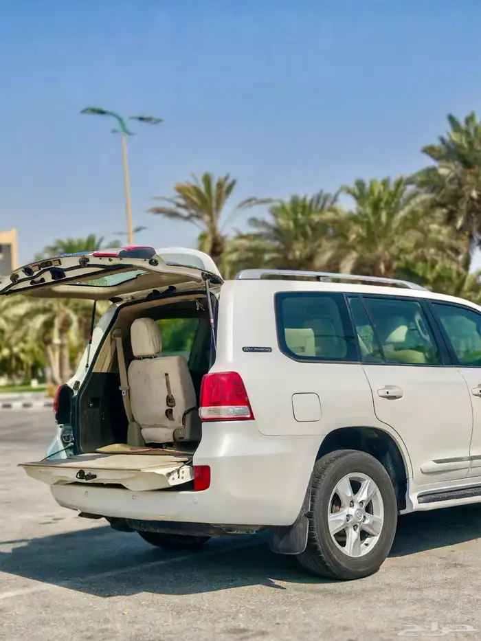 جيب لاندكروزر VXR فل كامل ستين عام 2011 19