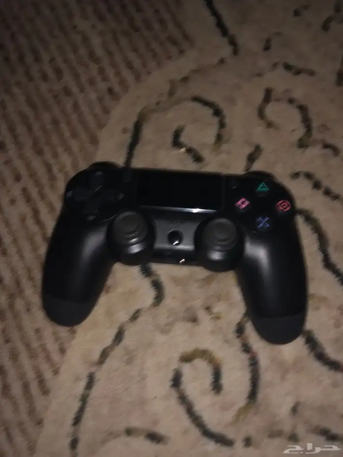يد سوني فور. 0