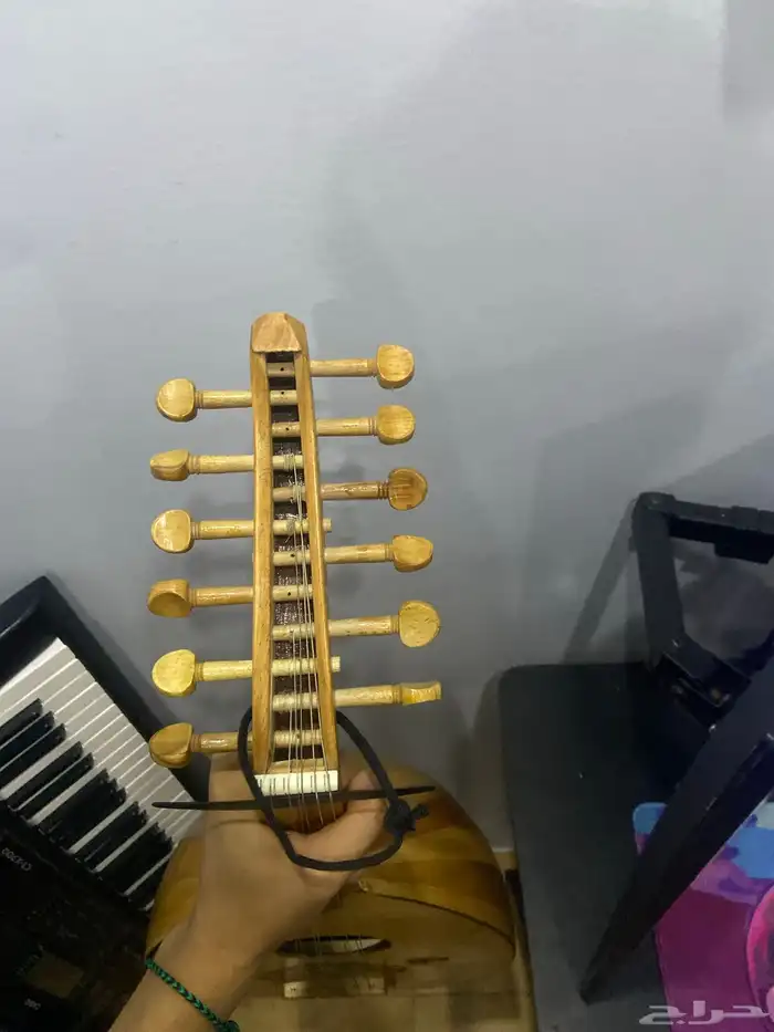 عود مو سيقي مصري نضيف في كسر بصيط من تحت موضح في اصور 2