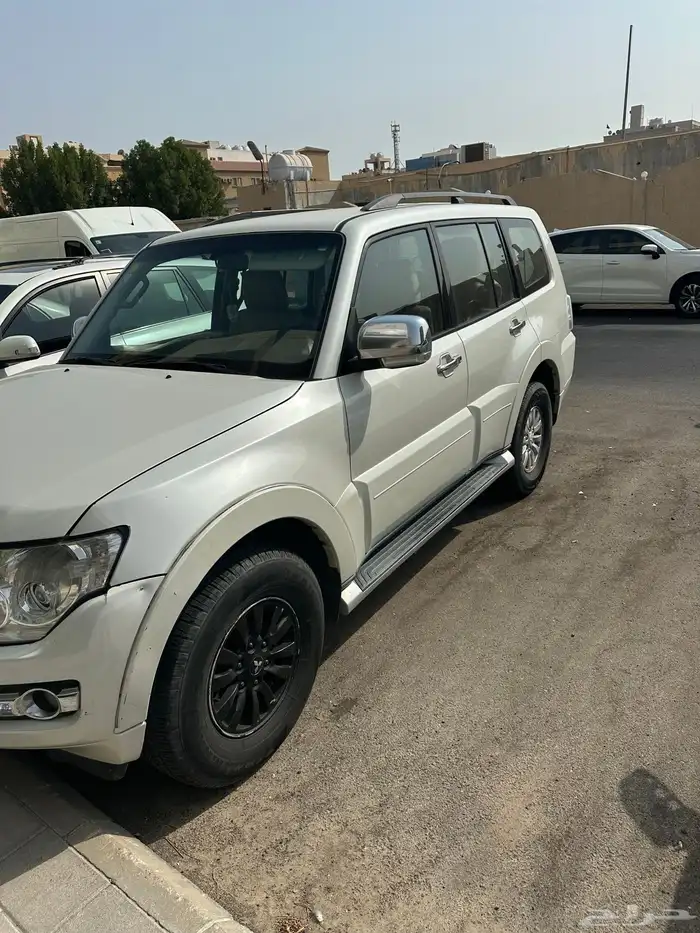 ميتسوبيشي باجيرو ماكينة 3500 دبل الممشي 205 ألف حالة ممتازة 1