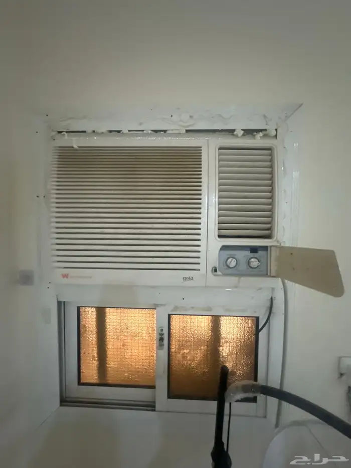 مجلس بجميع اغراضه وصاله مع 2 مكيف 2