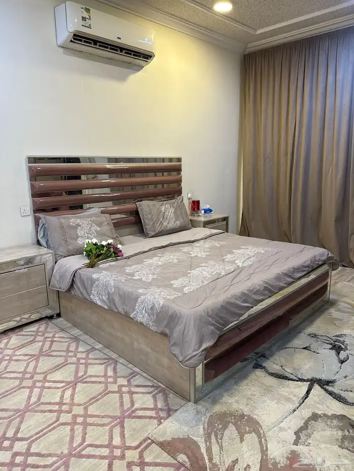 غرفه نظيفه ماتشتكي إلا من دروج التسريحه وببيع معها المرتبه 0