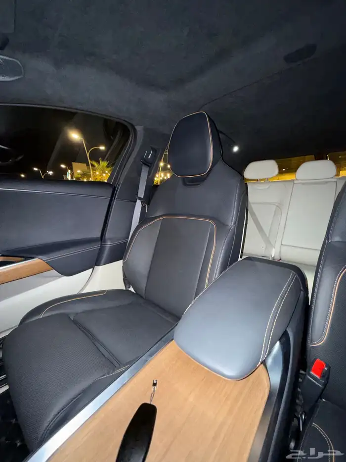 Lucid Air Touring   فخامة كهربائية بمواصفات عالية 29