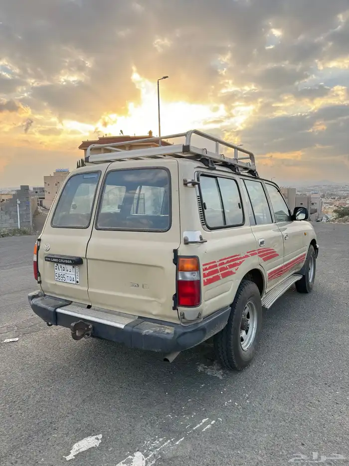 صالون لاندكروزر1991 جيب 2