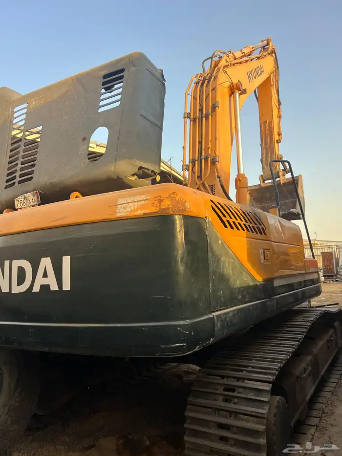 عدد 2 بوكلينات هونداي حجم 300 موديل 2014 و 2013 1