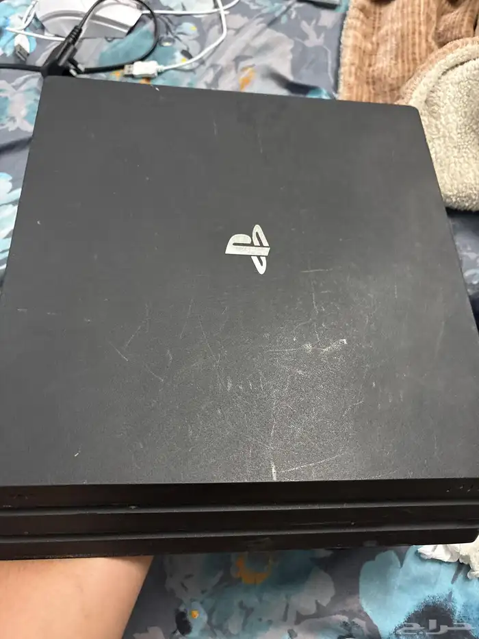 بلايستيشن برو واحد تيرا مع يد بلايستيشن الأصلية 2