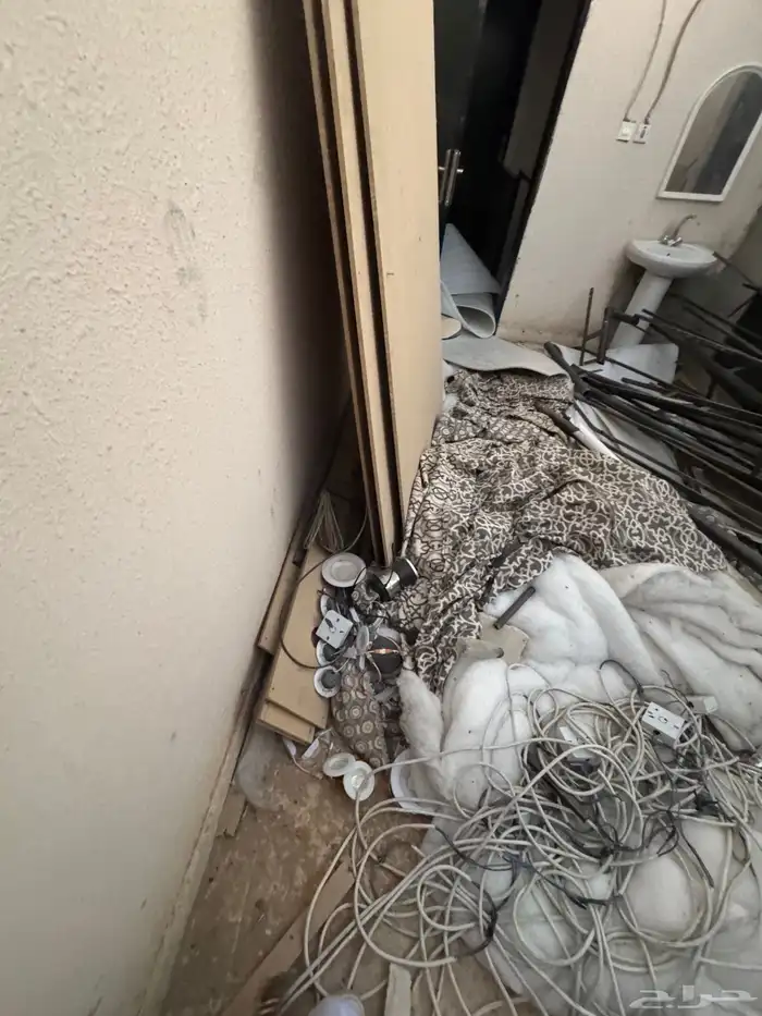 حديد اسلاك كهربا عوازل 3