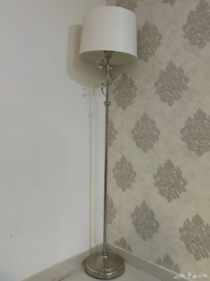 طاولات مع ابجوره نظيفه 6
