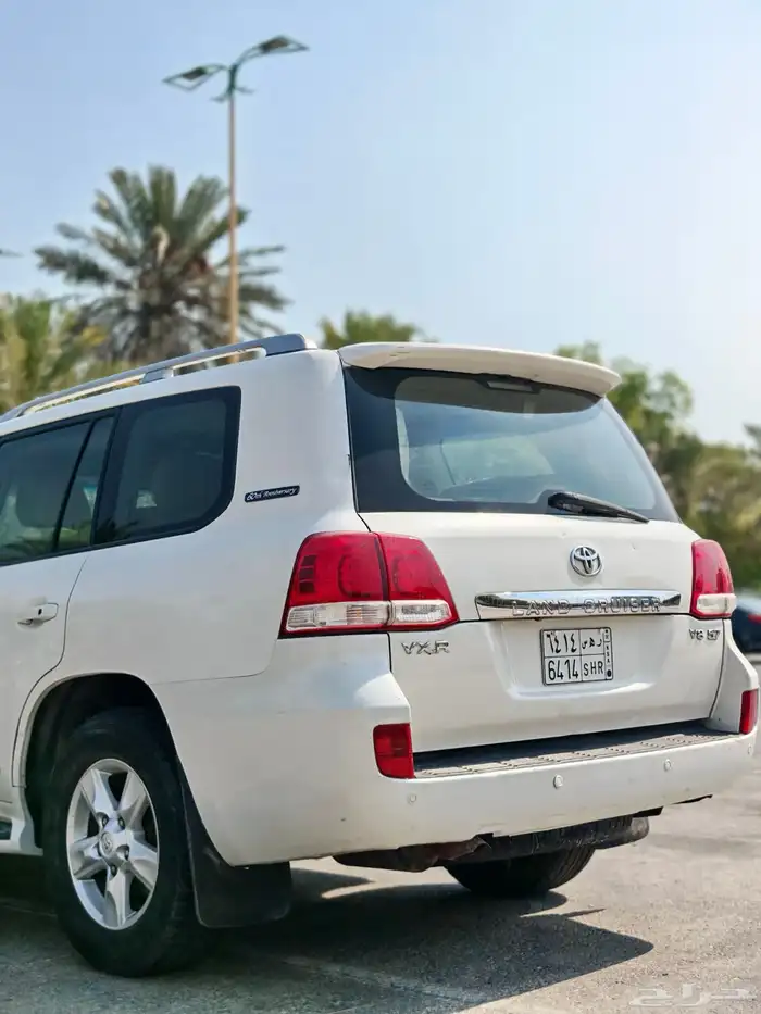 جيب لاندكروزر VXR فل كامل ستين عام 2011 29