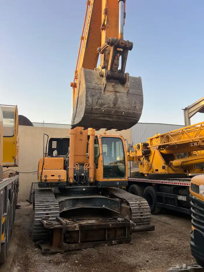 عدد 2 بوكلينات هونداي حجم 300 موديل 2014 و 2013 0