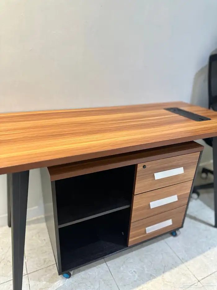 طاوله مع كرسي مكتبي 1