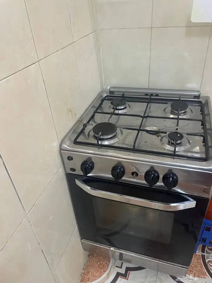 يوجد ثلاجة كبيرة وغسالة 12 كيلو وفرن أربع عيون 2