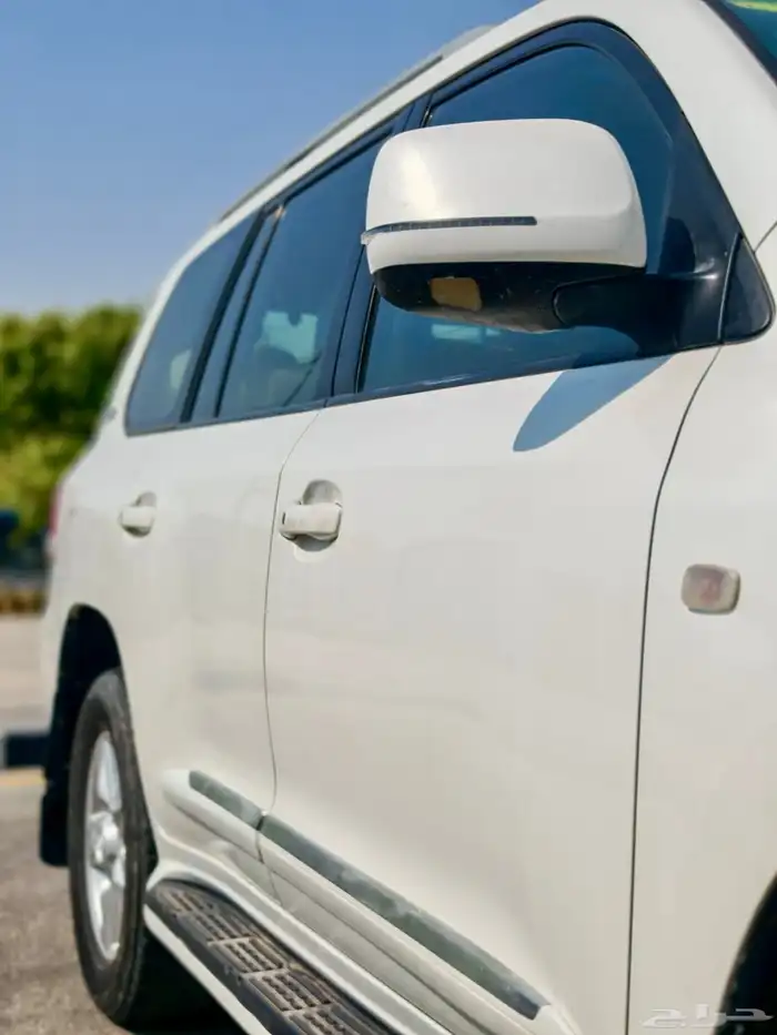 جيب لاندكروزر VXR فل كامل ستين عام 2011 10