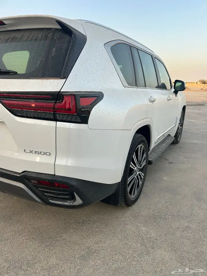 لكزس 2024 LX فئة 600 DD مخززن سعودي 4