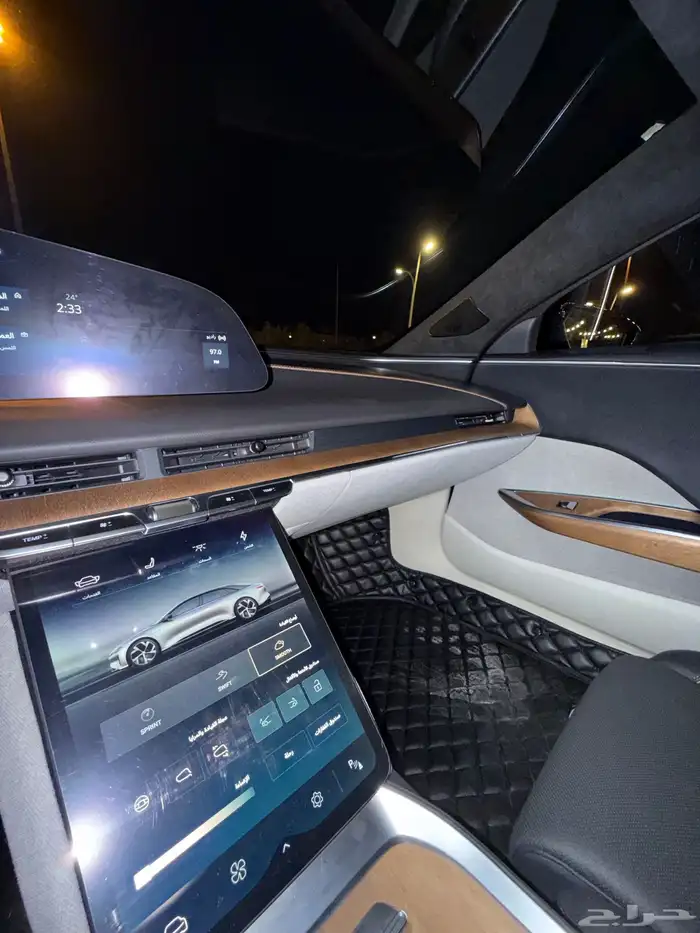 Lucid Air Touring   فخامة كهربائية بمواصفات عالية 28
