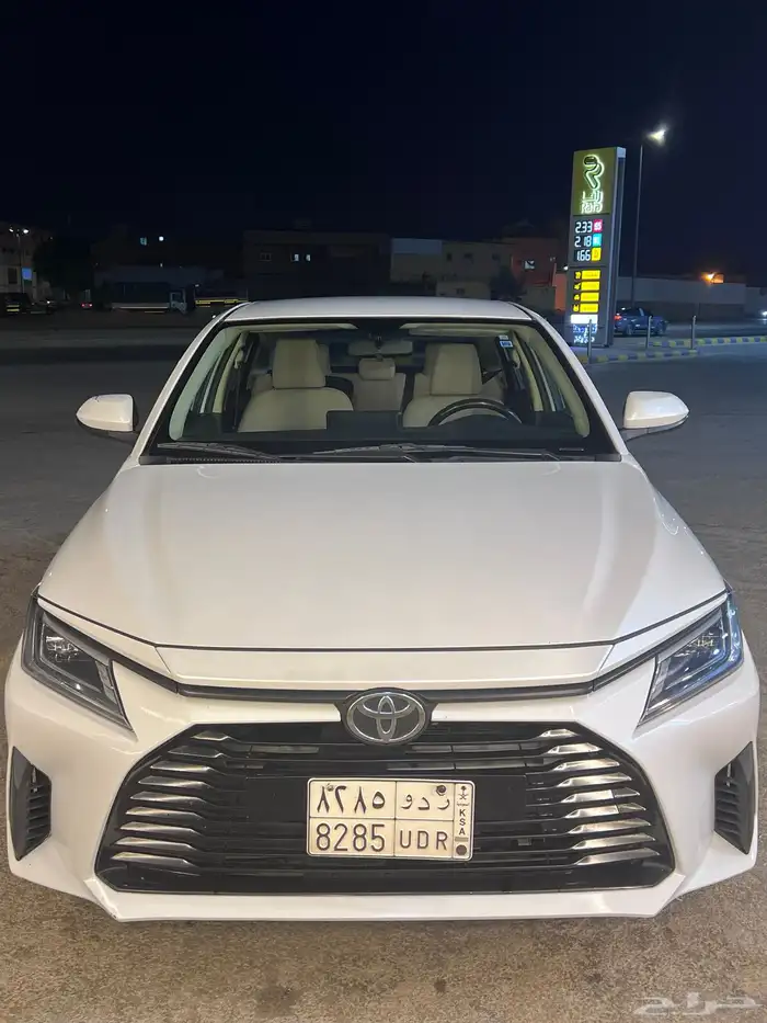 تويوتا يارس 2023 ابيض 2