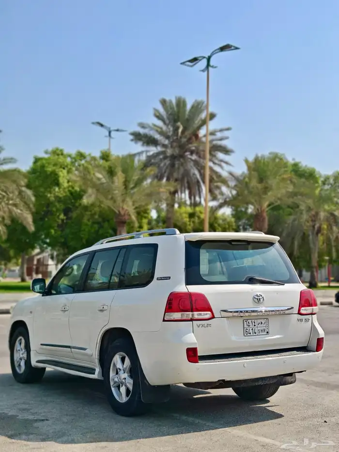 جيب لاندكروزر VXR فل كامل ستين عام 2011 17