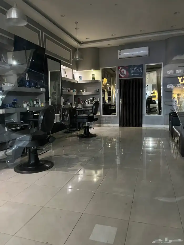صالون حلاقة لتقبيل 1