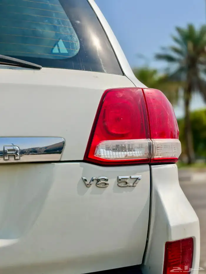 جيب لاندكروزر VXR فل كامل ستين عام 2011 32