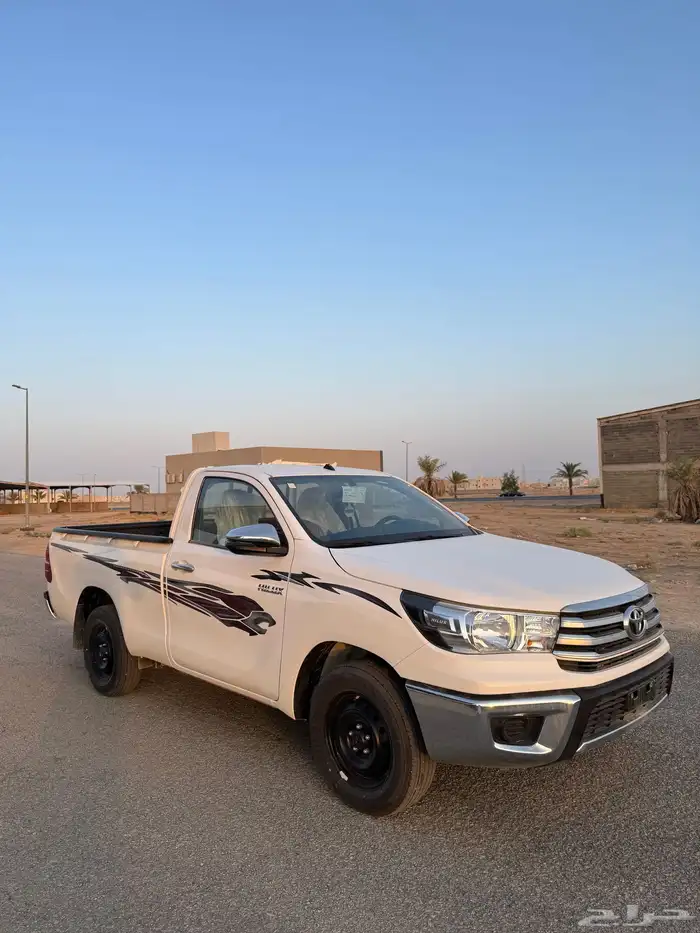 هايلوكس غماره 2023 GLX اصفار بنزين 5