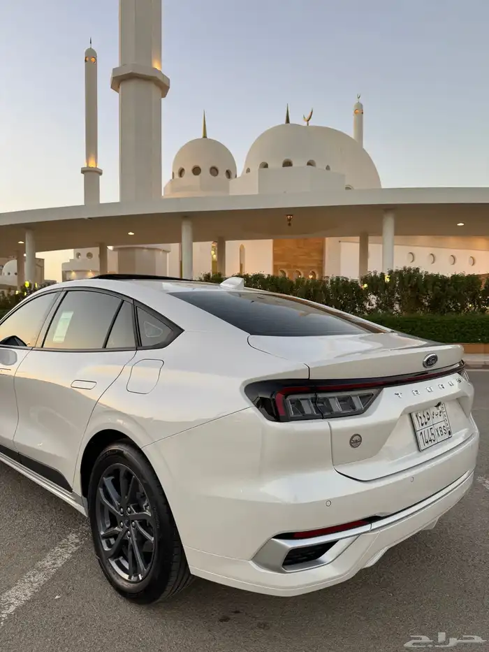فورد تورس 2025 ترند نص فل 40