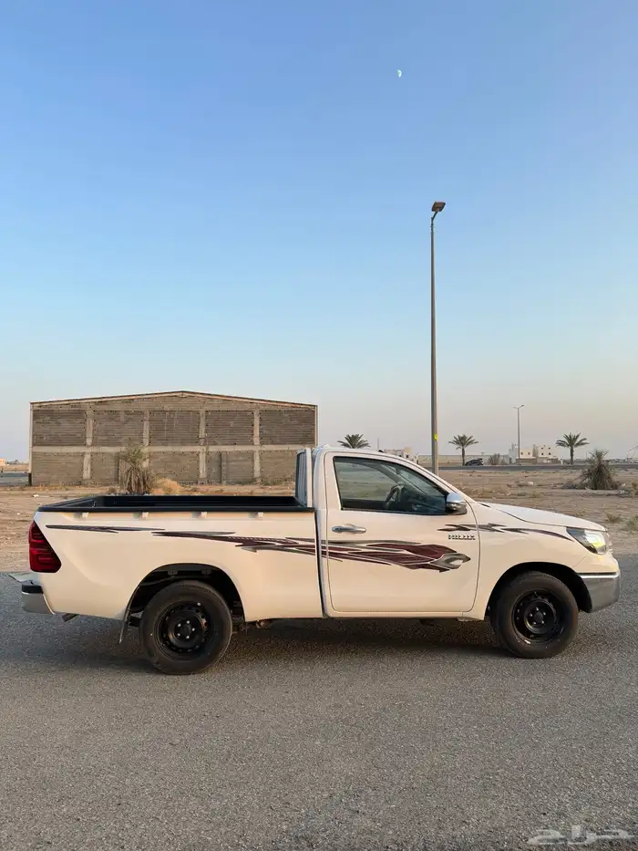 هايلوكس غماره 2023 GLX اصفار بنزين 8