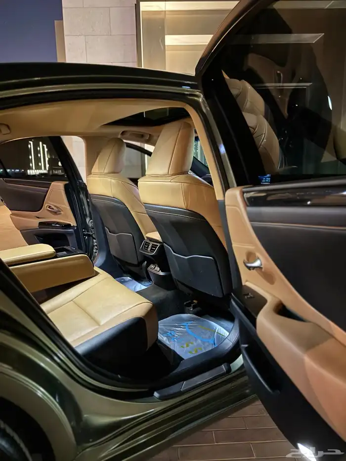 LEXUS ES 250 عبداللطيف جميل 16