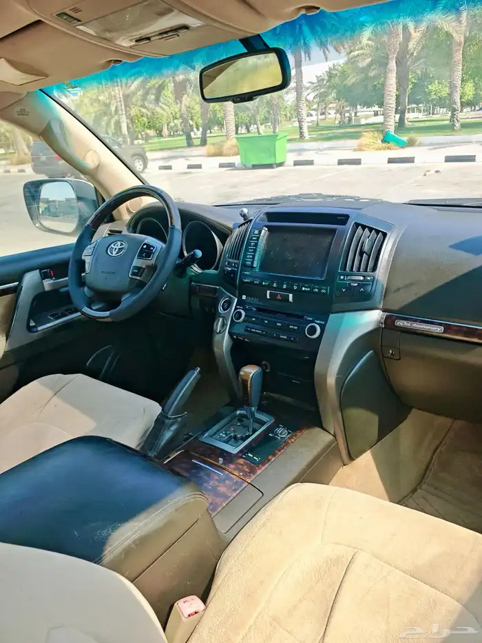 جيب لاندكروزر VXR فل كامل ستين عام 2011 63