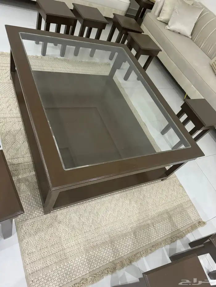 طاوله كبيره دورين من فوق زحاجي   9 طاولات خدمه   3 طاولات ز 1