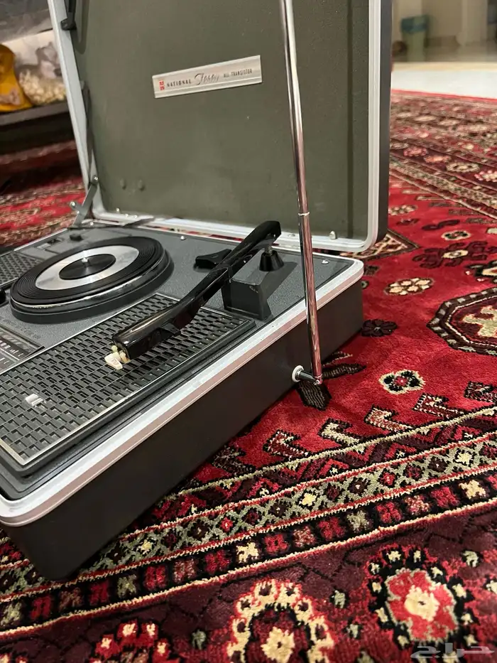 جهاز مشغل أسطوانات جرمافون وراديو شنطه 8