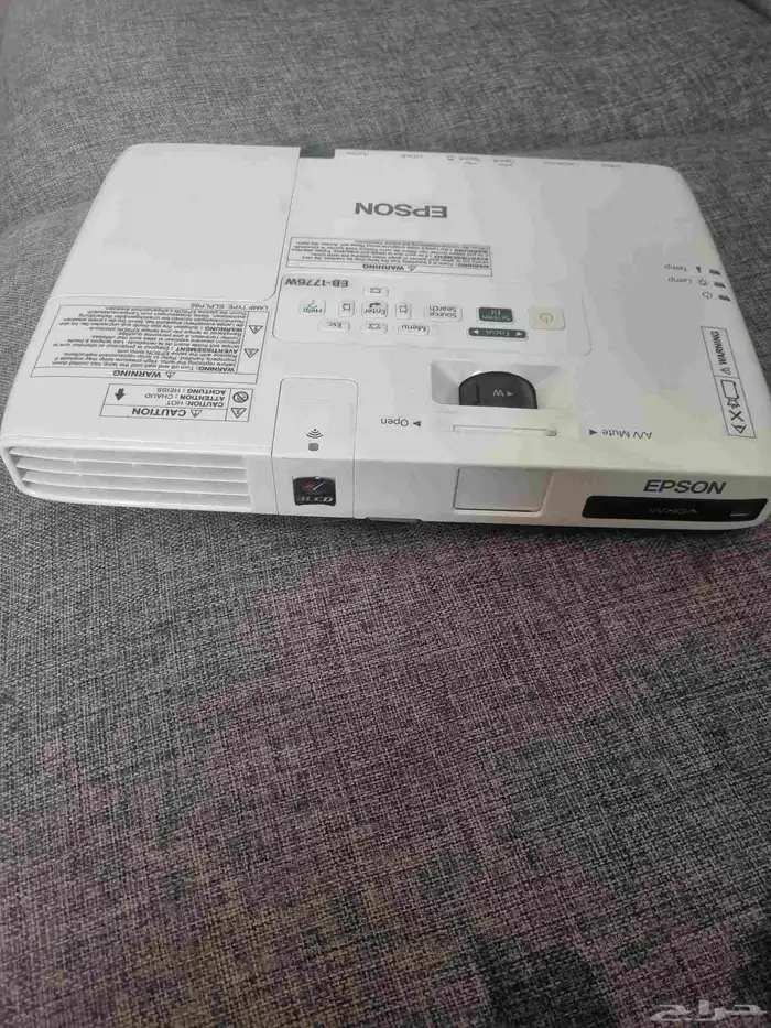 بروجكتر epson بحاله ممتازه استخدام بسيط 2