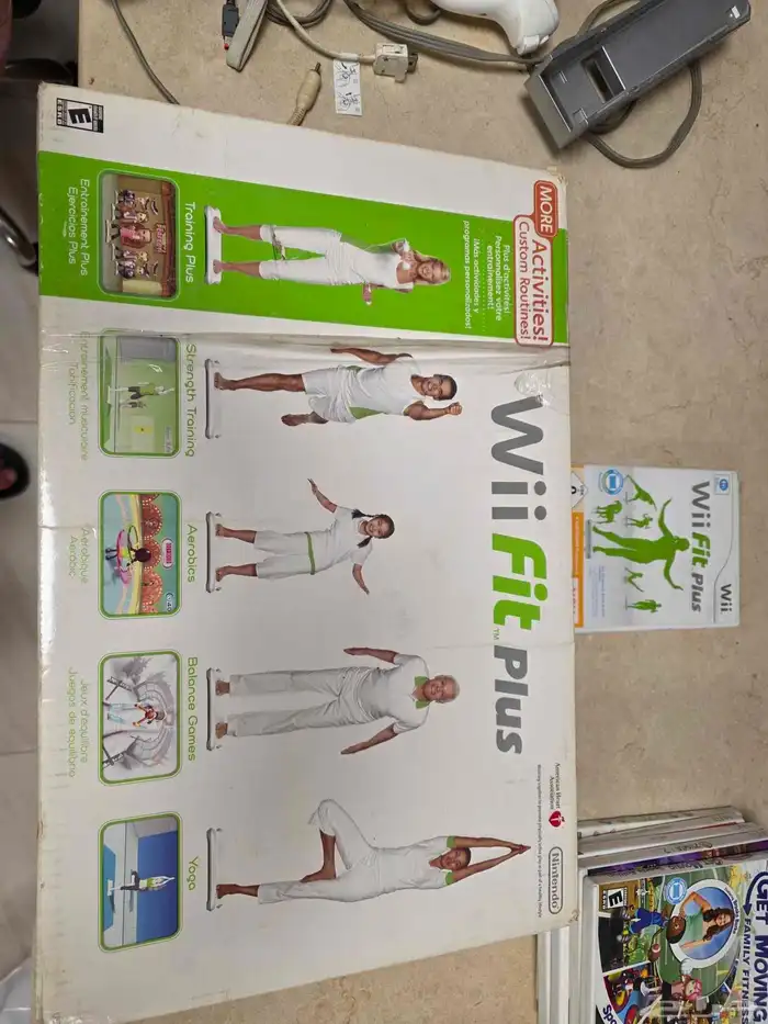 نينتدو ويي wii مع الفيت بورد ومجموعة ألعاب 5