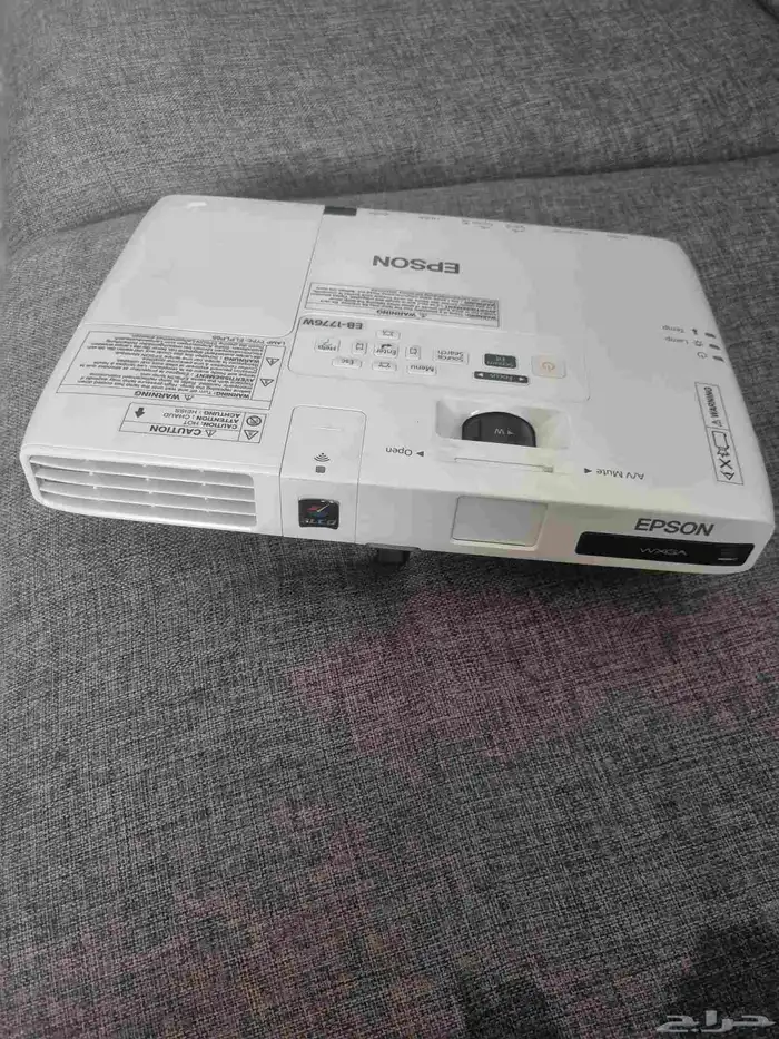 بروجكتر epson بحاله ممتازه استخدام بسيط 1
