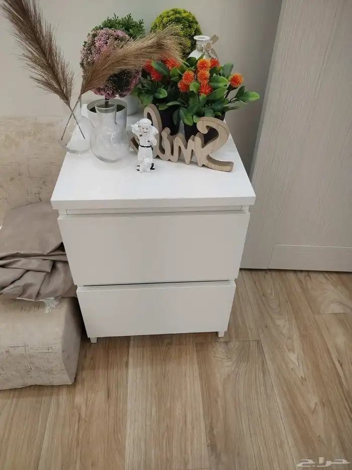 مجموعه اثاث للبيع غرفه نوم وكمودينات وارفف وطاولة شاشه 9