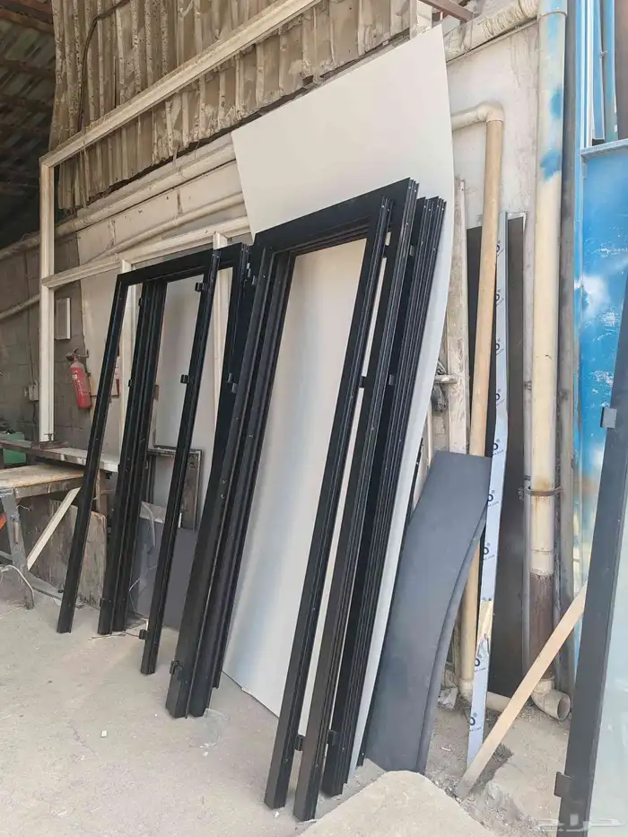 زجاج سكريت واجهات دربزينات مكاتب شورات المنيوم صيانه شامله 7