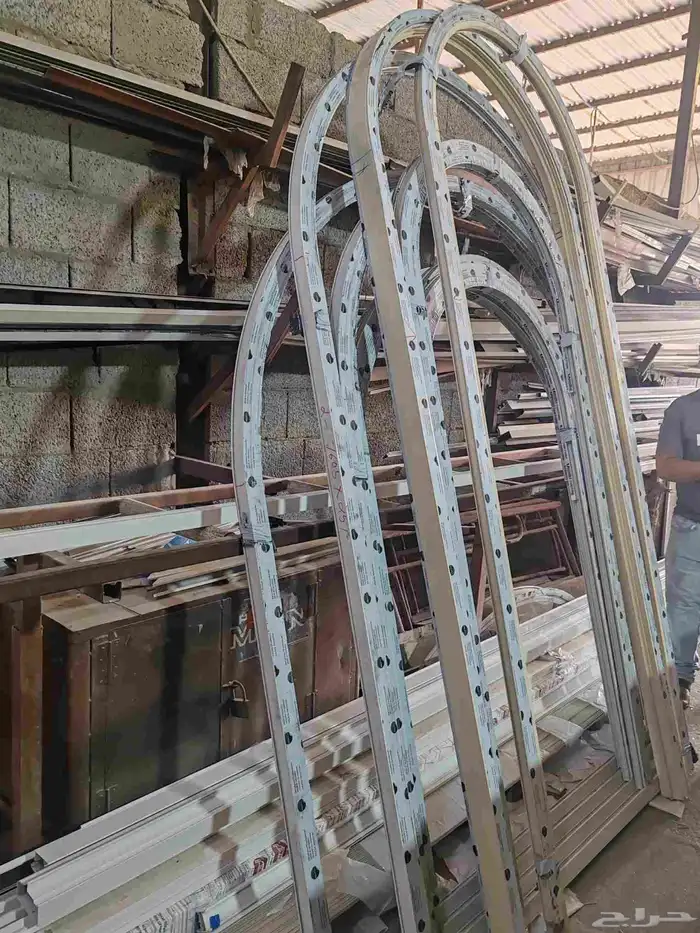 زجاج سكريت واجهات دربزينات مكاتب شورات المنيوم صيانه شامله 6