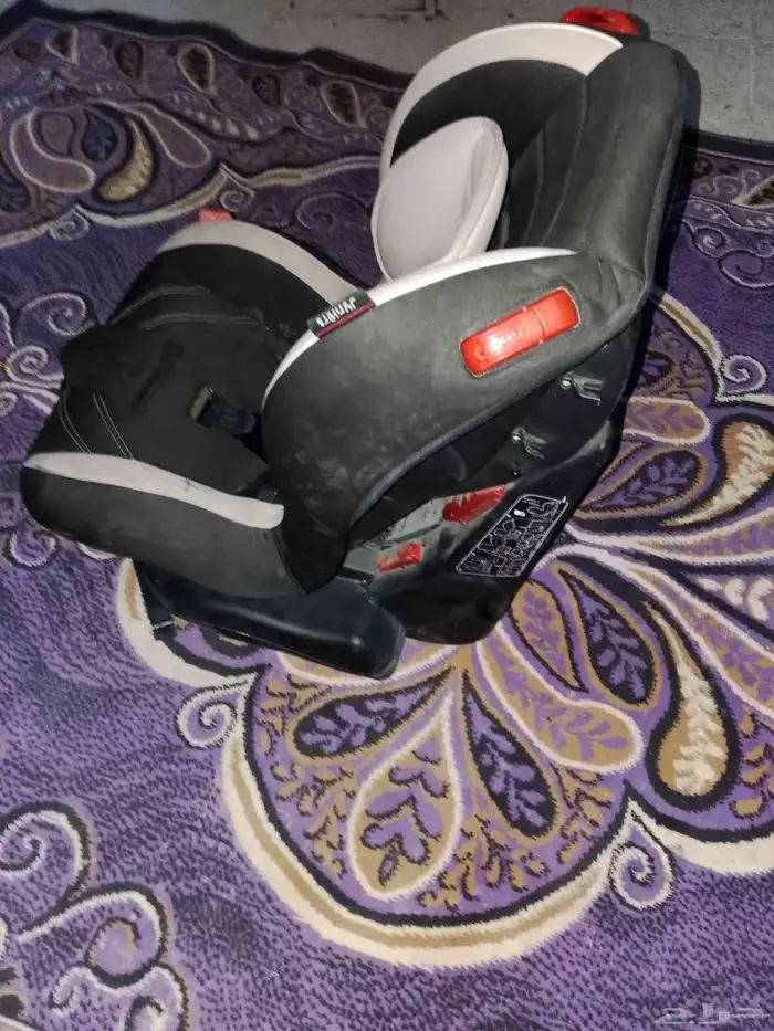 كرسي اطفال للبيع شبه جديد 2