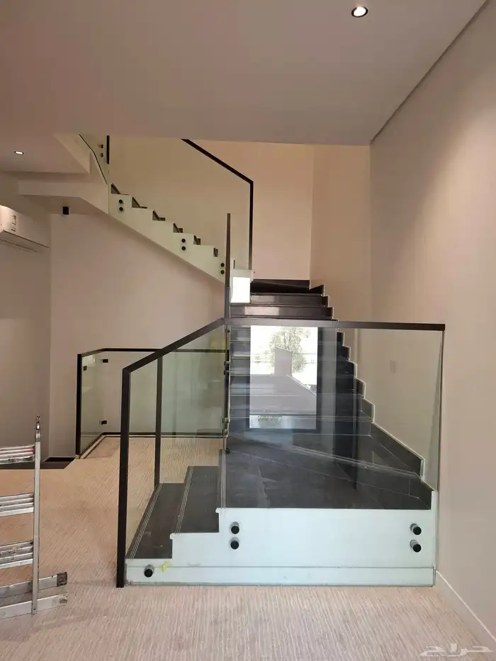 زجاج سكريت المنيوم 6