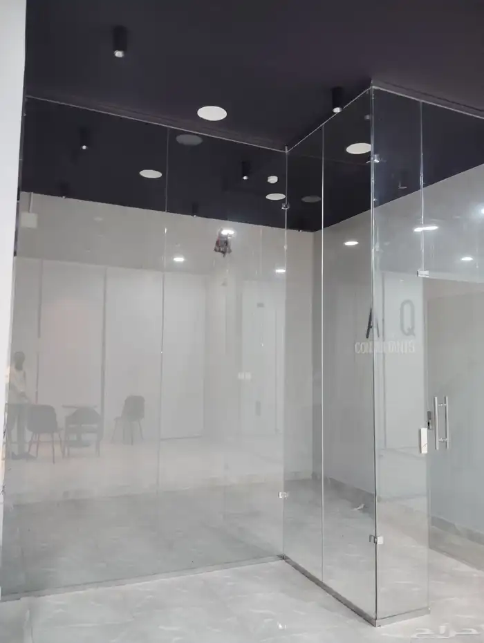 قزاز للبيع راكب في صاله 4